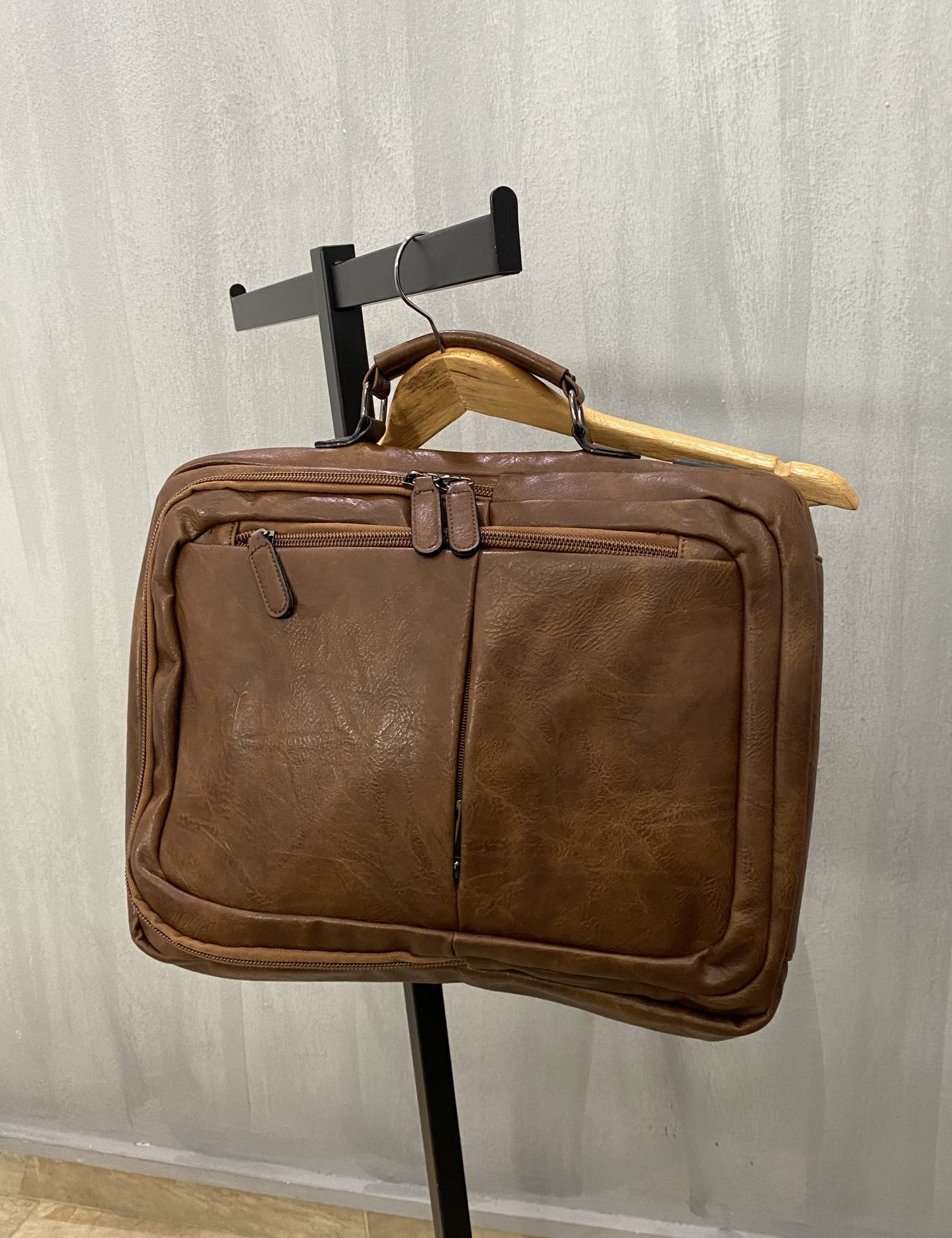 Ανδρική καφέ τσάντα πλάτης και χειρός PB1620 φωτογραφία